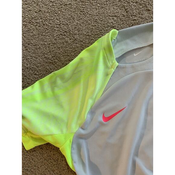 Nike Dri-FIT Strike Women Soccer Top Platinum DX0517-043 Size Small - Picture 3 of 5